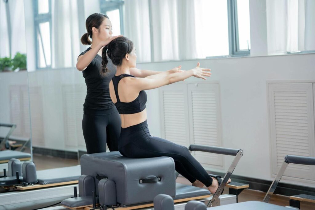 Ejercicios para músculos específicos durante un entrenamiento personal en Rivex Club